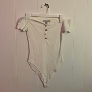 🌿Off the shoulder white body suit🌿